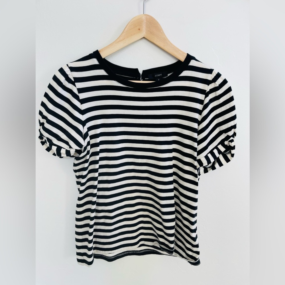 JCREW women’s top. Black and white stripe, great condition. Worn once.